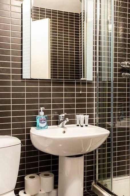 Spacious Belfast City Centre Duplex Apartment Esterno foto